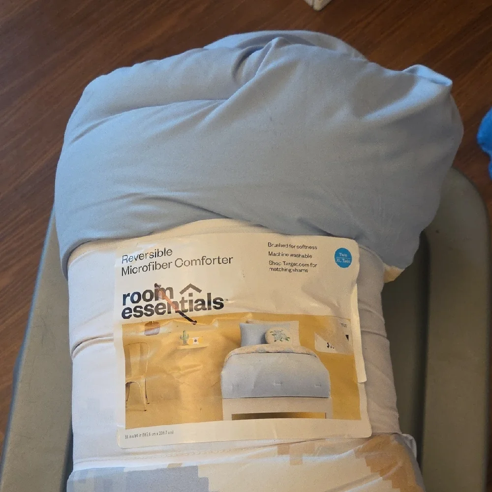 New Room Essentials Reversible Microfiber Comforter - Light Blue - Twin/Twin XL